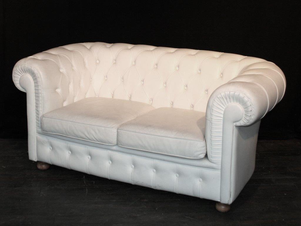 verhuur witte Chesterfield zetel huren