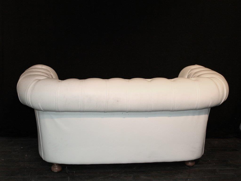 verhuur witte Chesterfield zetel huren