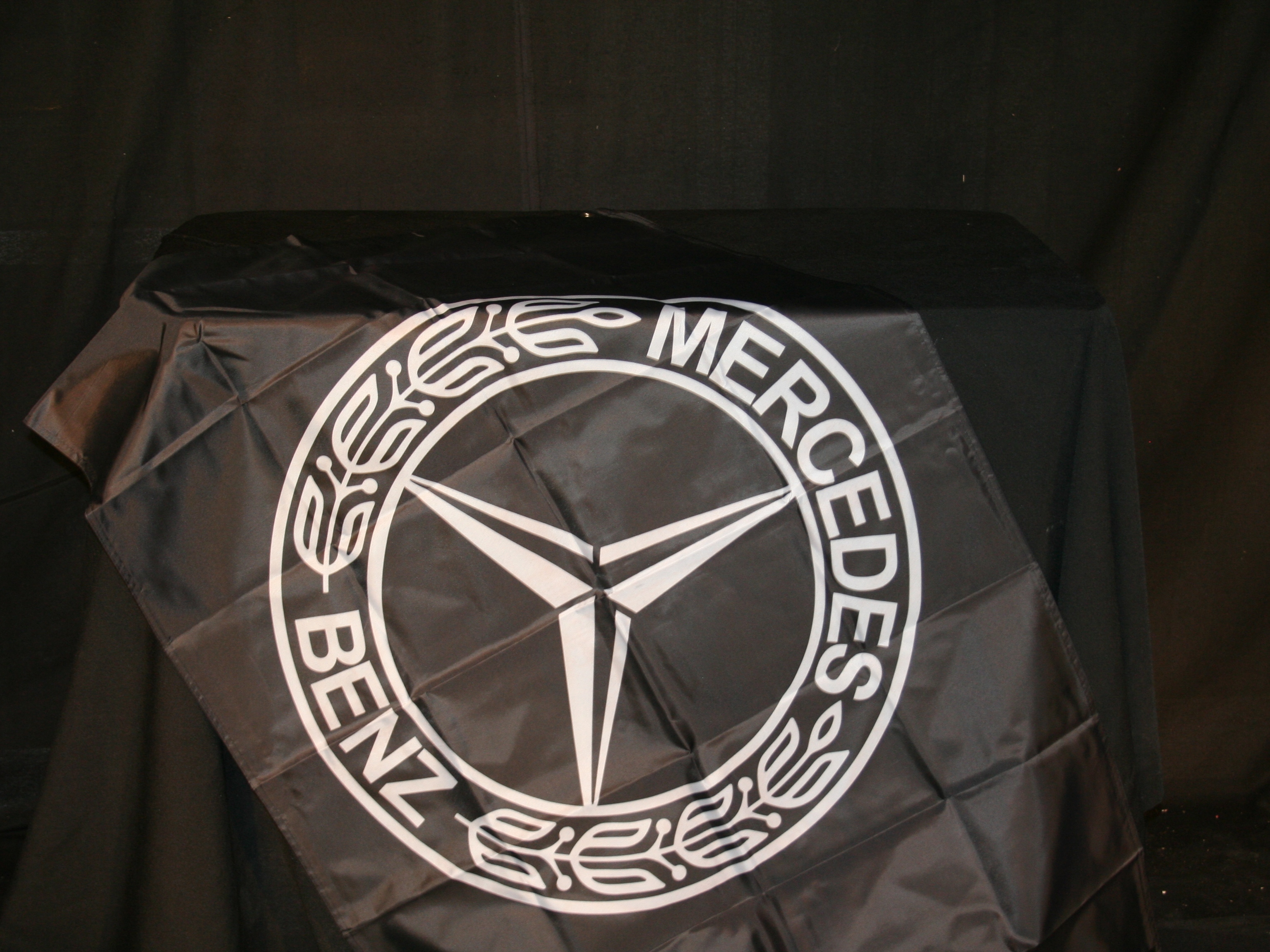 verhuur vlag dealer garage Mercedes Benz huren