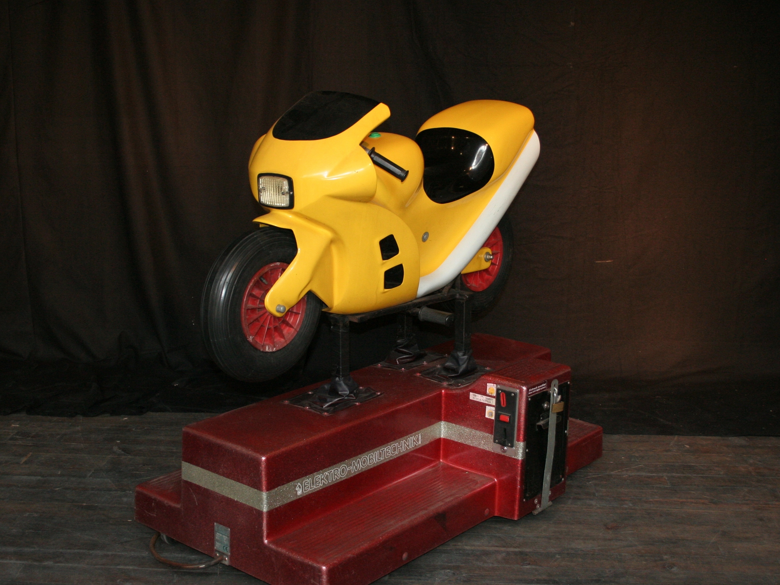 verhuur kiddie ride motor huren