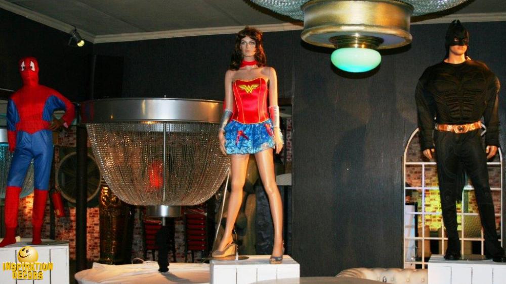 verhuur Wonder Woman op sokkel huren