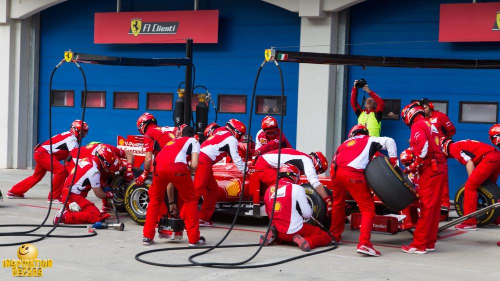 verhuur decor Ferrari F1 pitstop huren