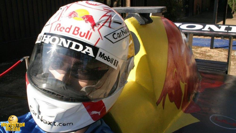 verhuur F1 piloot met Red Bull Max Verstappen helm huren