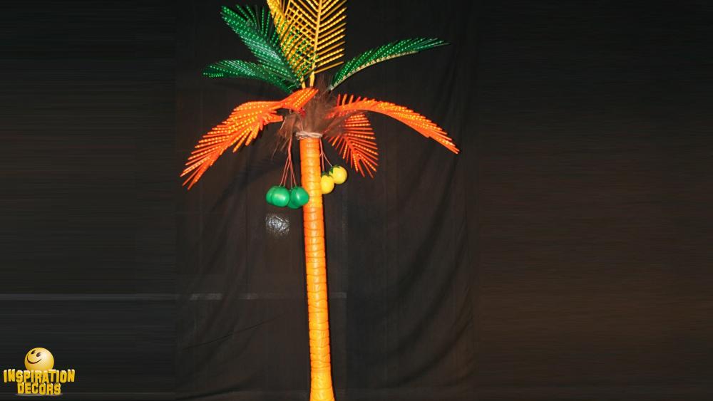 verhuur grote veelkleurige palmboom met LEC verlichting huren