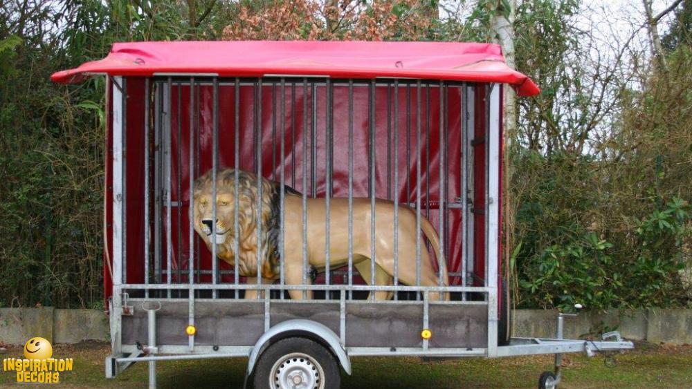 verhuur levensgrote circus leeuw in circuskooi huren